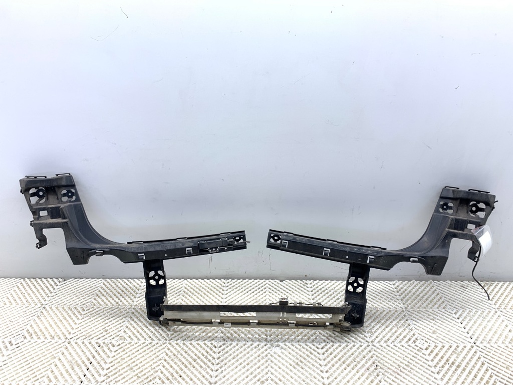[STARK-906555] Guía de parachoques trasero central BMW 2 Active Tourer (F45)