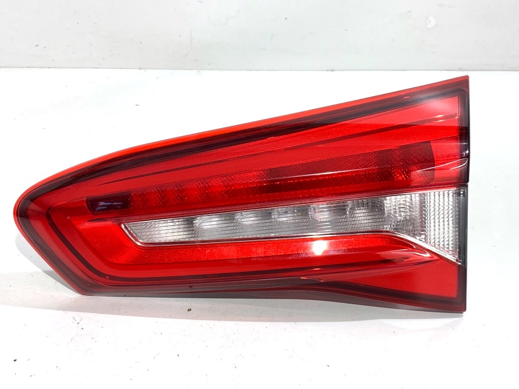 [STARK-800985] Piloto trasero derecho Ford Focus IV Turnier (HP) 2018-2022