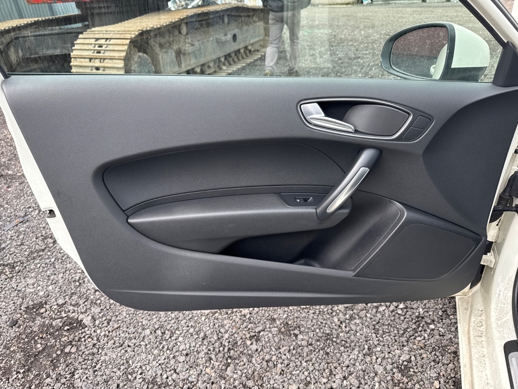[EPE-103433] Panel interior de puerta delantera izquierda Audi A1 8X1 8XK