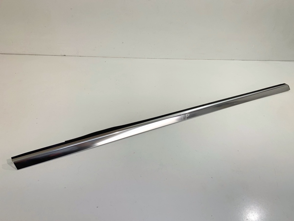 [STARK-874073] Moldura de puerta delantera derecha Mercedes-Benz GLA (X156)
