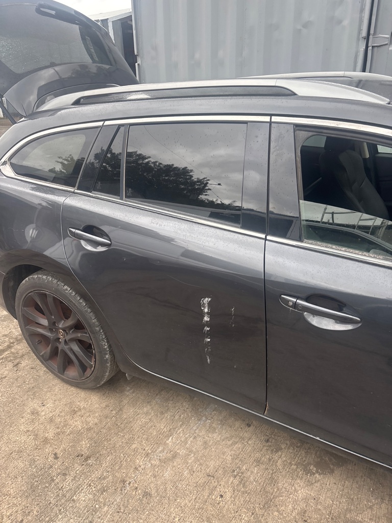 [EPE-126852] Puerta trasera derecha Mazda 6