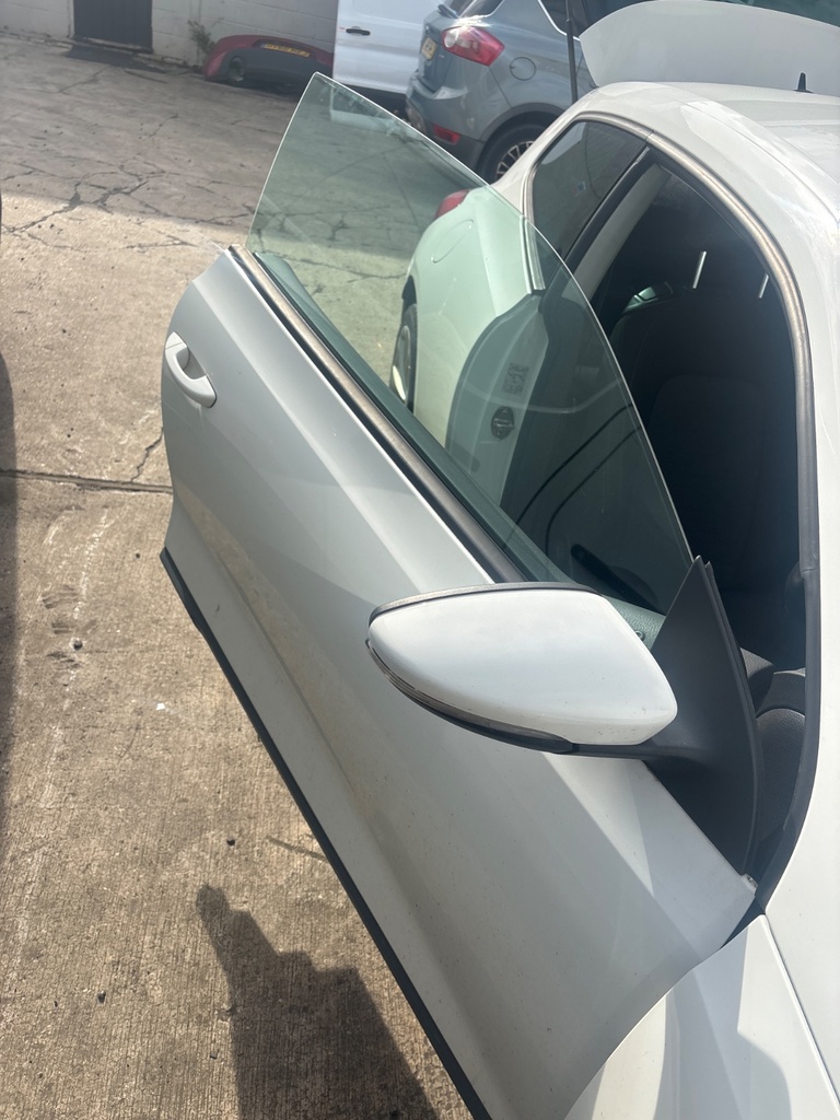 [EPE-127400] Puerta delantera derecha VW Scirocco (2008-2017)