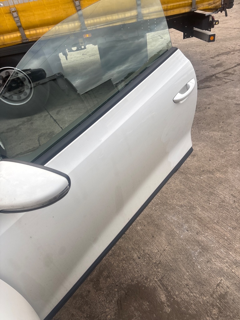 [EPE-127438] Puerta delantera izquierda VW Scirocco (2008-2017)