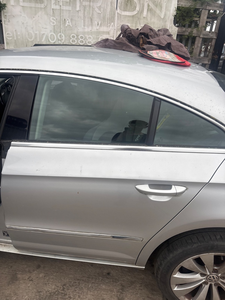 [EPE-127078] Puerta trasera izquierda VW Passat CC