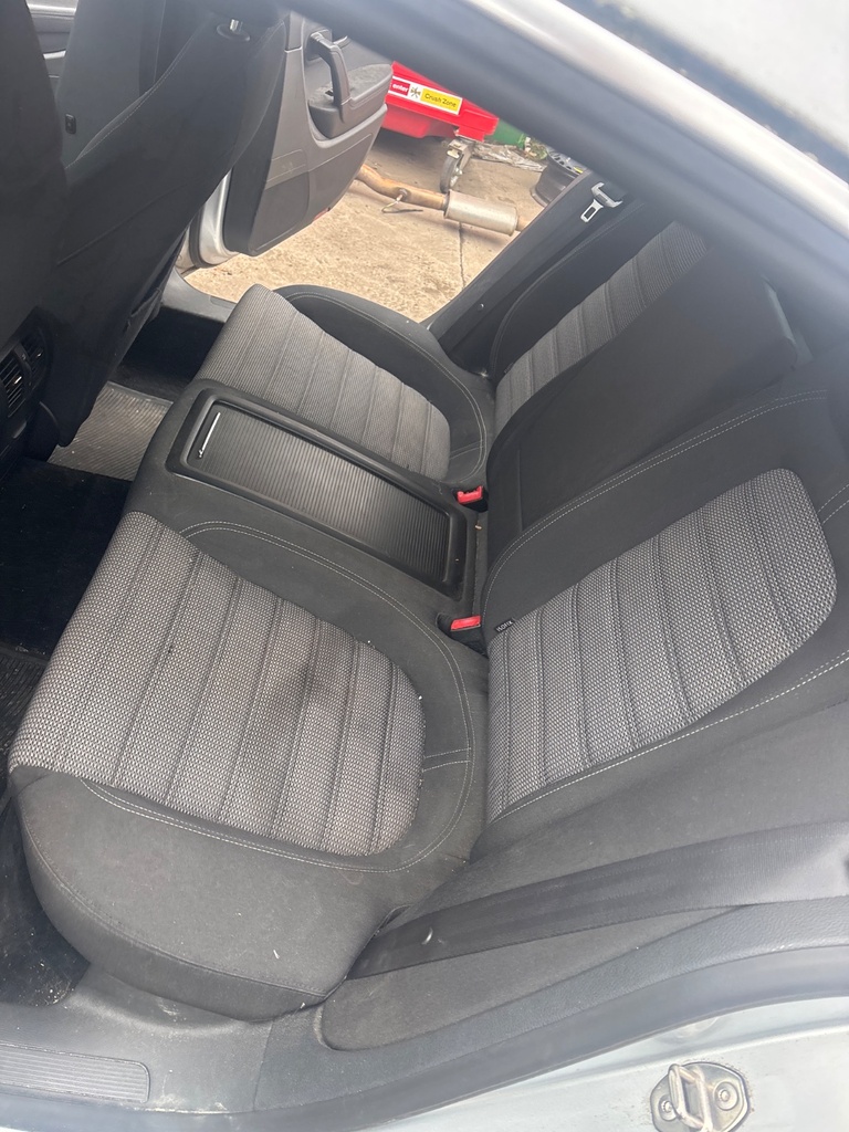 [EPE-127098] Conjunto de asiento trasero VW Passat CC (2008-2012)