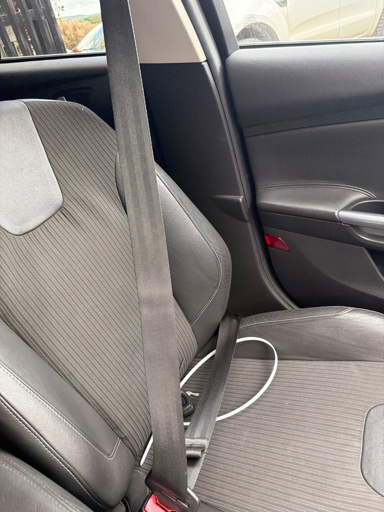 [EPE-126055] Pretensor cinturón seguridad delantero izquierdo Ford Focus 2011