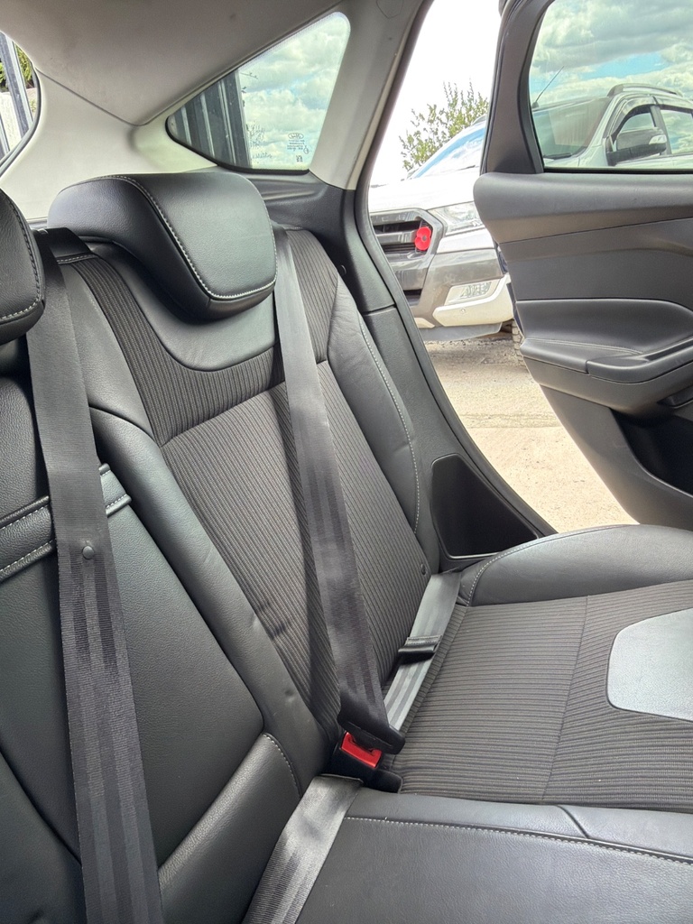 [EPE-126091] Pretensor de cinturón de seguridad trasero izquierdo Ford Focus 2011