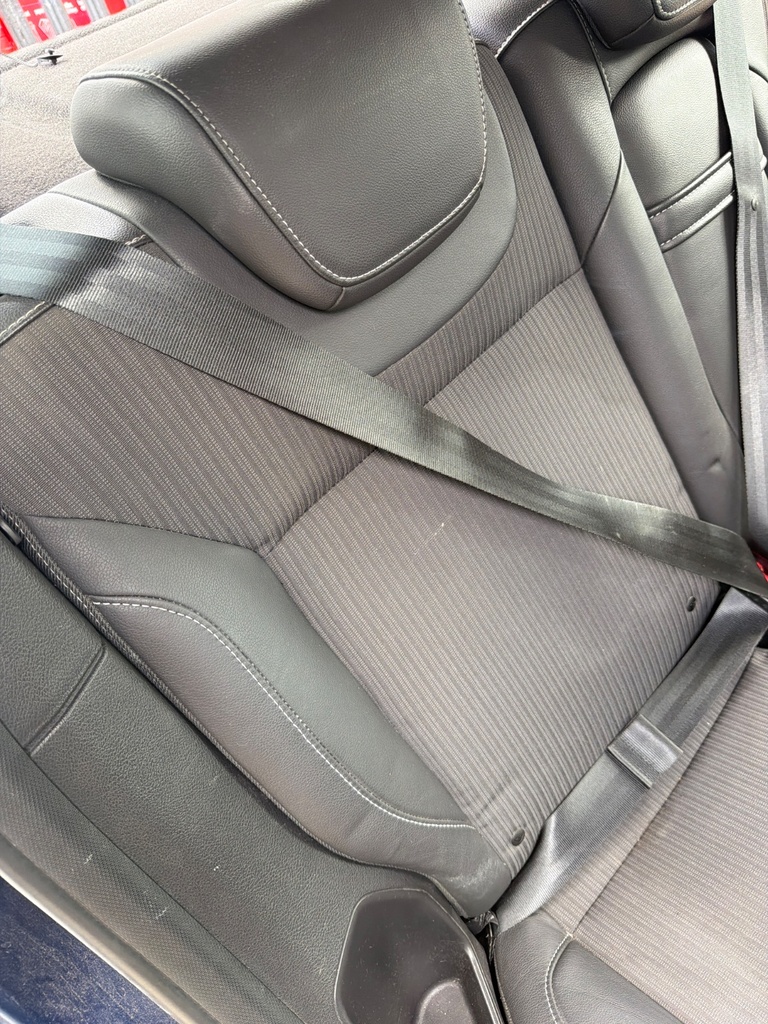[EPE-126092] Pretensor de cinturón de seguridad trasero derecho Ford Focus 2011