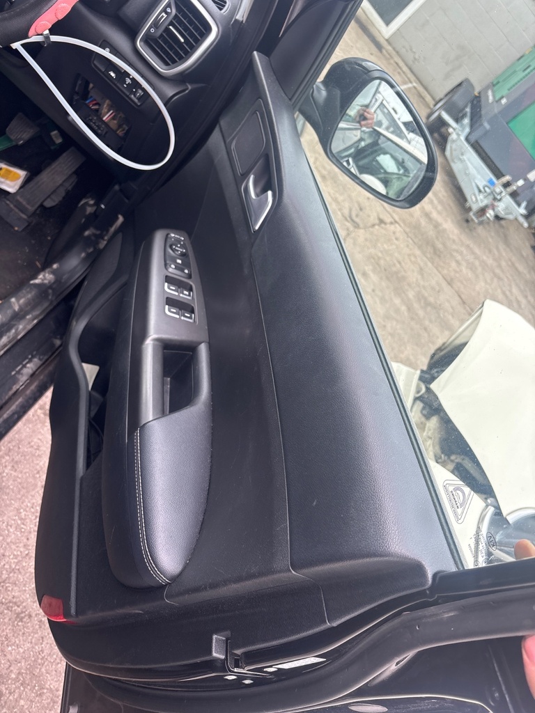 [EPE-126113] Panel interior de puerta delantera derecha Kia Sportage 2021