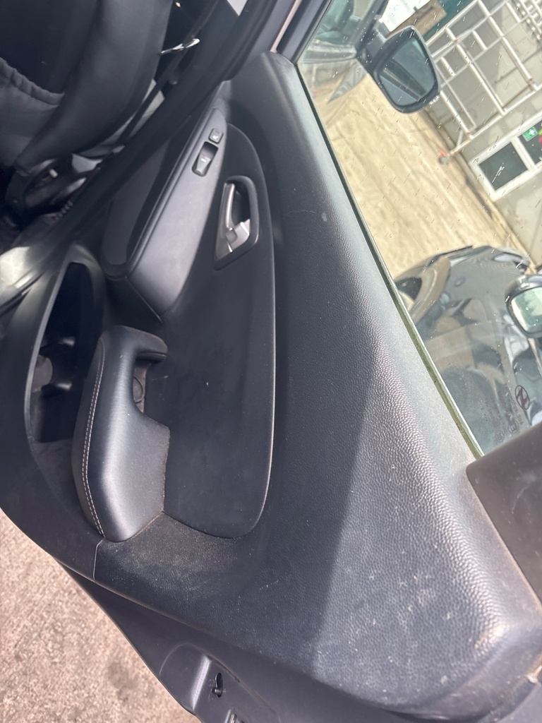 [EPE-126275] Panel de puerta Hyundai ix35