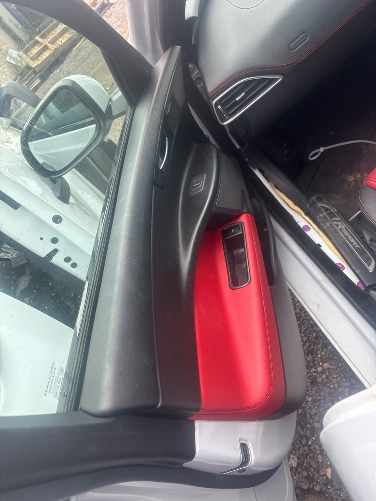 [EPE-126505] Panel de puerta delantera izquierda Jaguar XE 2015