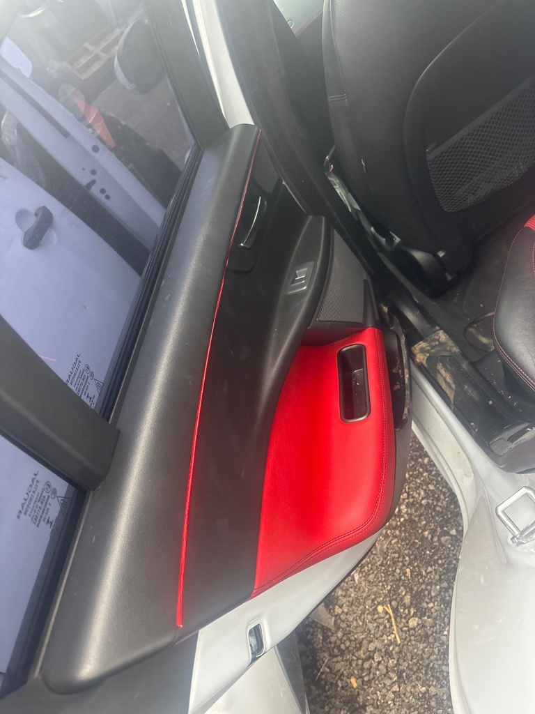[EPE-126503] Panel de puerta Jaguar XE 2015