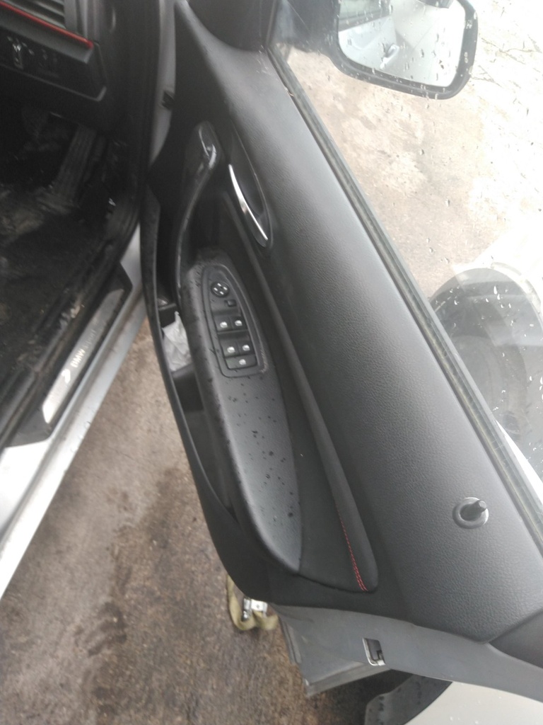 [EPE-126627] Panel interior de puerta delantera derecha BMW Serie 1