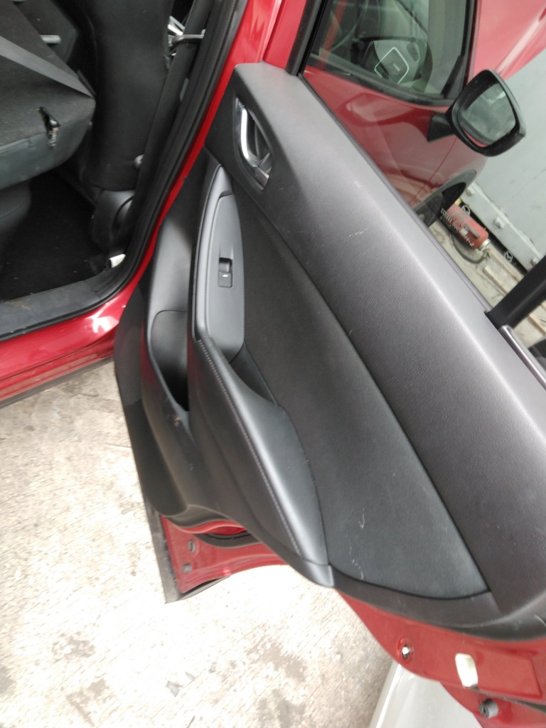 [EPE-127197] Panel de puerta Mazda CX-5 2015