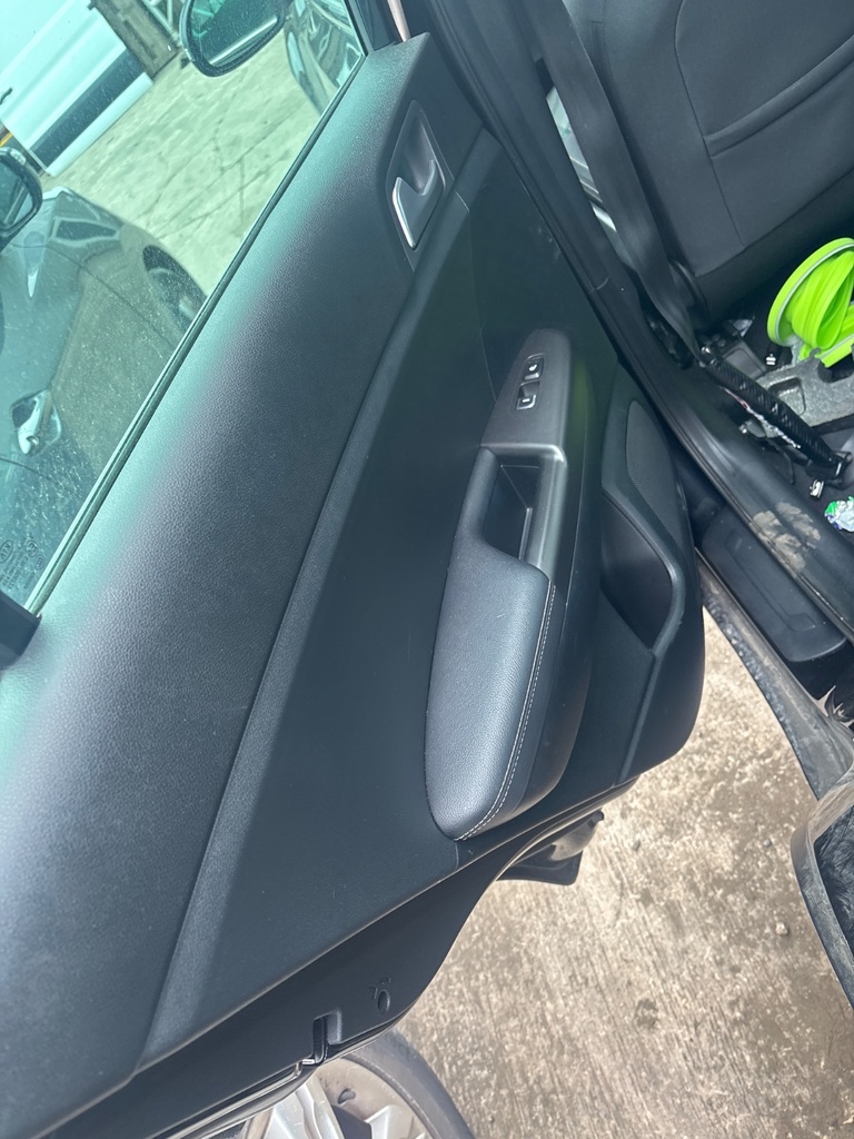[EPE-126153] Panel de puerta Kia Sportage 2021