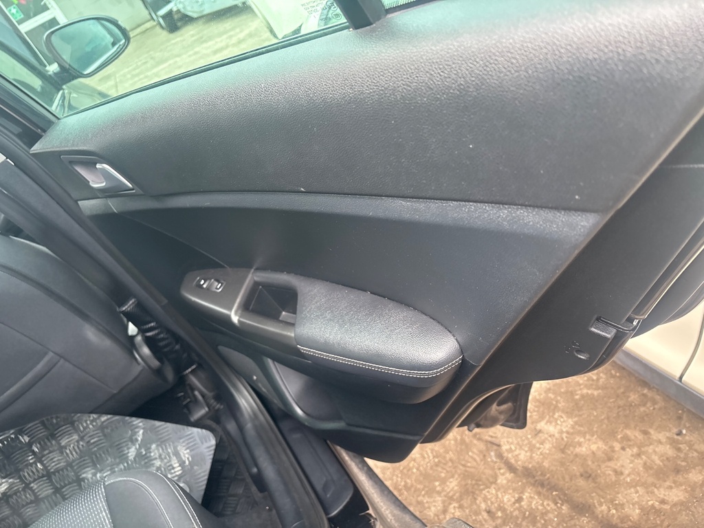 [EPE-126173] Panel de puerta Kia Sportage 2021