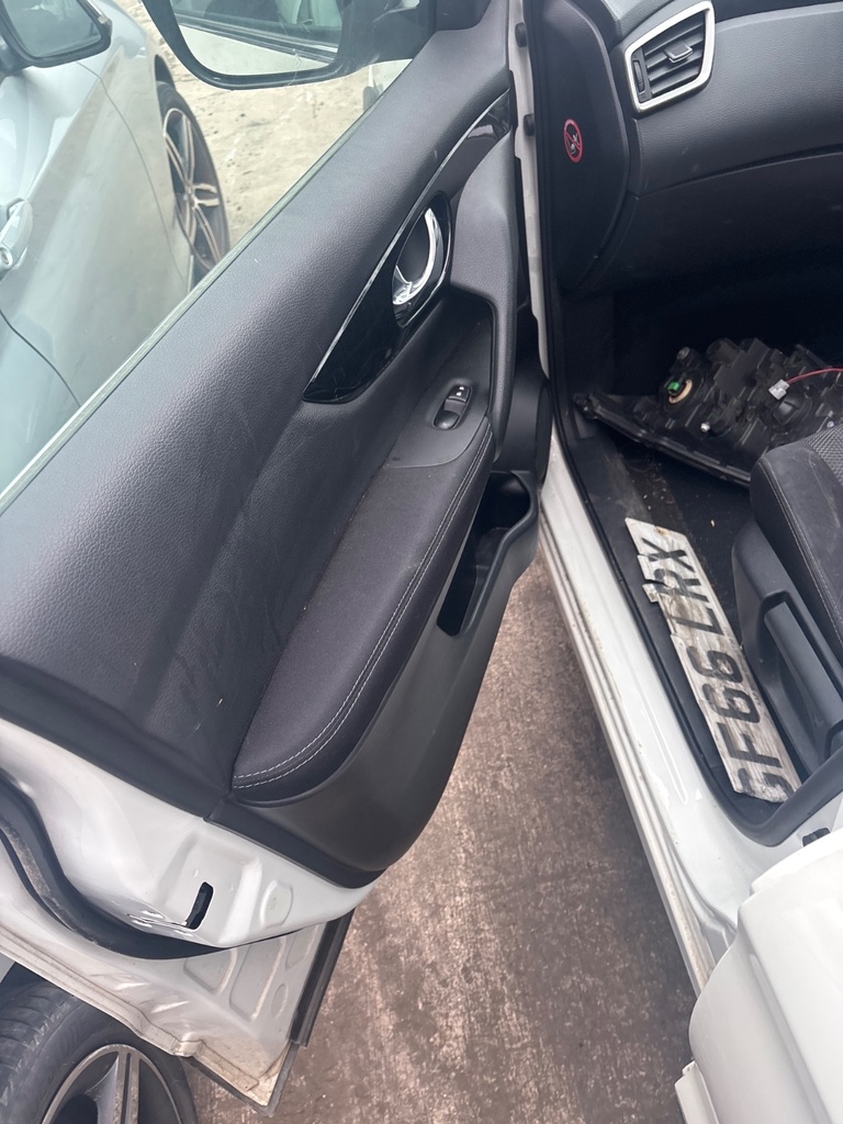 [EPE-126346] Panel interior de puerta delantera izquierda Nissan Qashqai (2013-2018)
