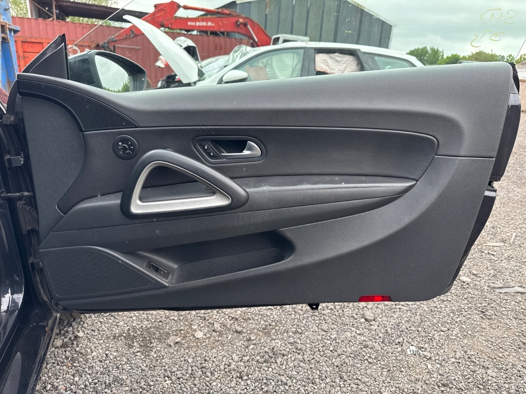 [EPE-103710] Panel interior de puerta delantera derecho VW Scirocco III