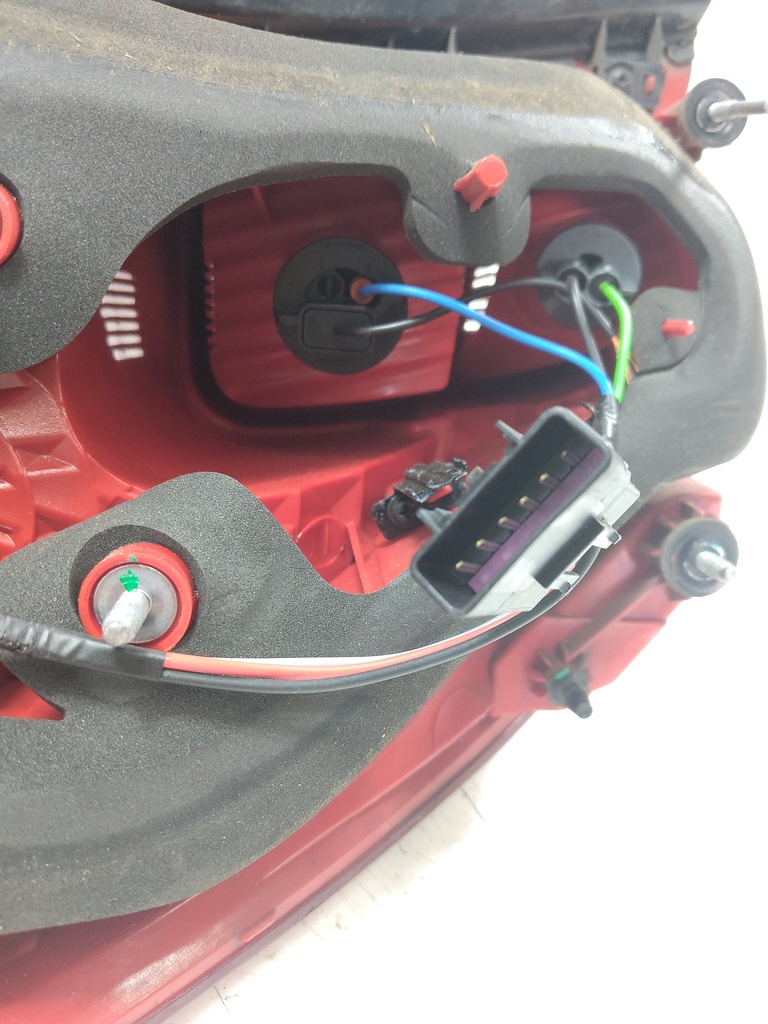 [MTD-538886] Piloto trasero derecho Opel Mokka J13