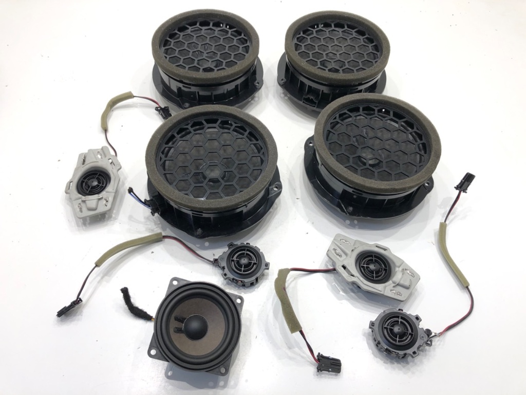 [STARK-877682] Juego de altavoces SKODA KAMIQ (NW4) 1.0 TSI 81 kW 2020-2022
