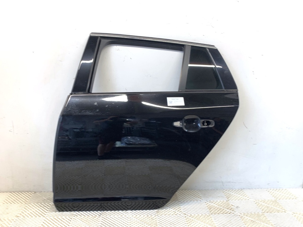 [STARK-915713] Puerta trasera izquierda VOLVO V60 I (155, 157) 2010-2018
