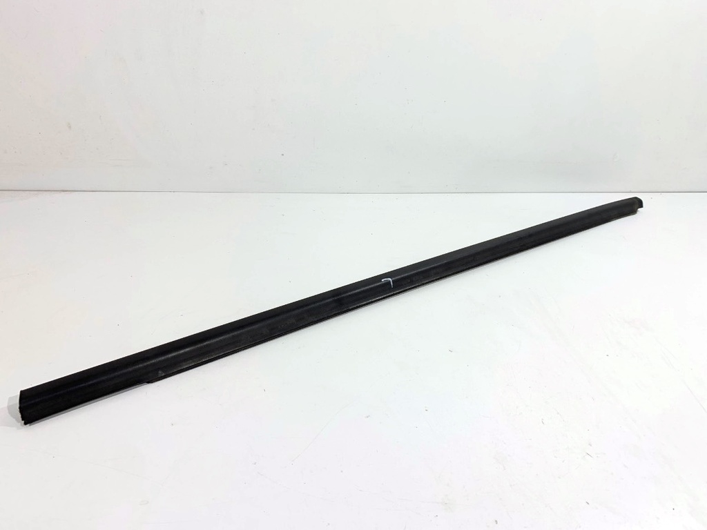 [STARK-828381] Moldura de puerta delantera izquierda Hyundai Kona
