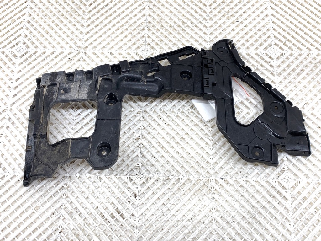 [STARK-833677] Guía parachoques trasero izquierdo AUDI Q8