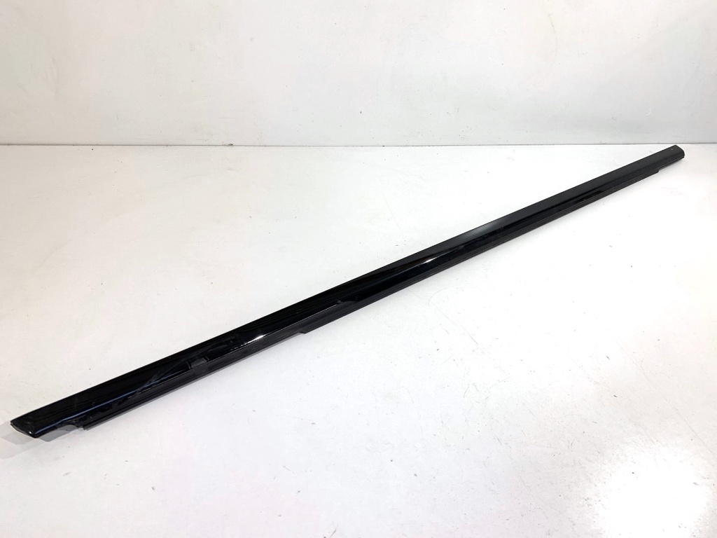 [STARK-878532] Junquillo de puerta delantera derecha Mercedes-Benz GLE