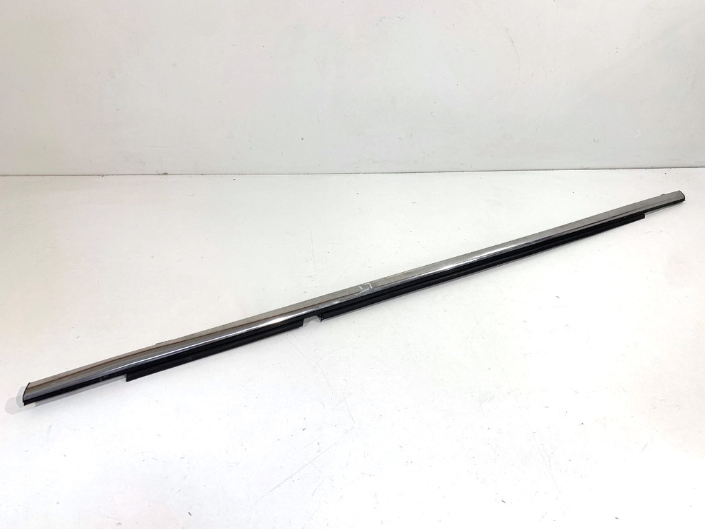 [STARK-880575] Moldura de puerta trasera izquierda Mitsubishi Eclipse Cross (GK_)