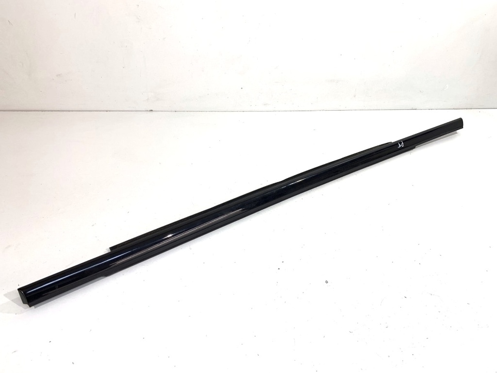 [STARK-892355] Moldura de puerta trasera derecha Audi A8 D4