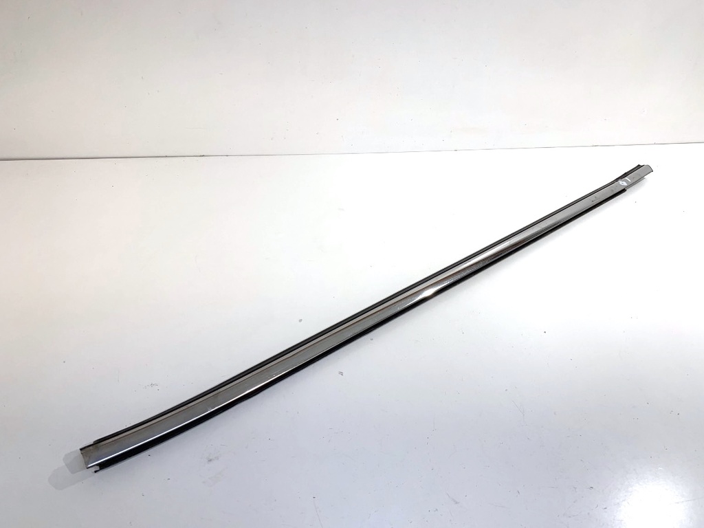 [STARK-913582] Moldura de puerta delantera izquierda Nissan Qashqai II (J11)
