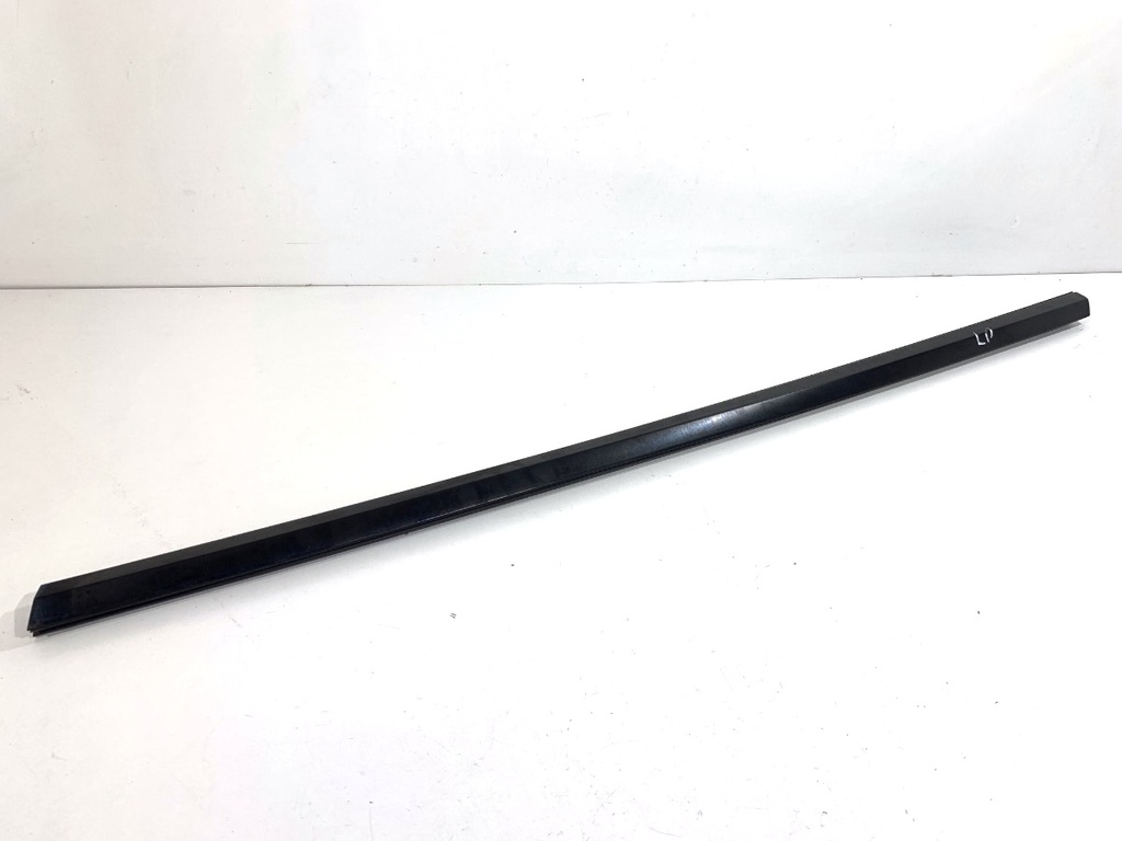 [STARK-915949] Junquillo de puerta delantero izquierdo Tesla Model Y