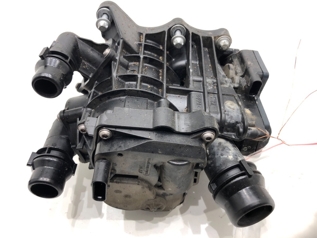 [STARK-902486] Caja de termostato BMW 5 Touring (G31)