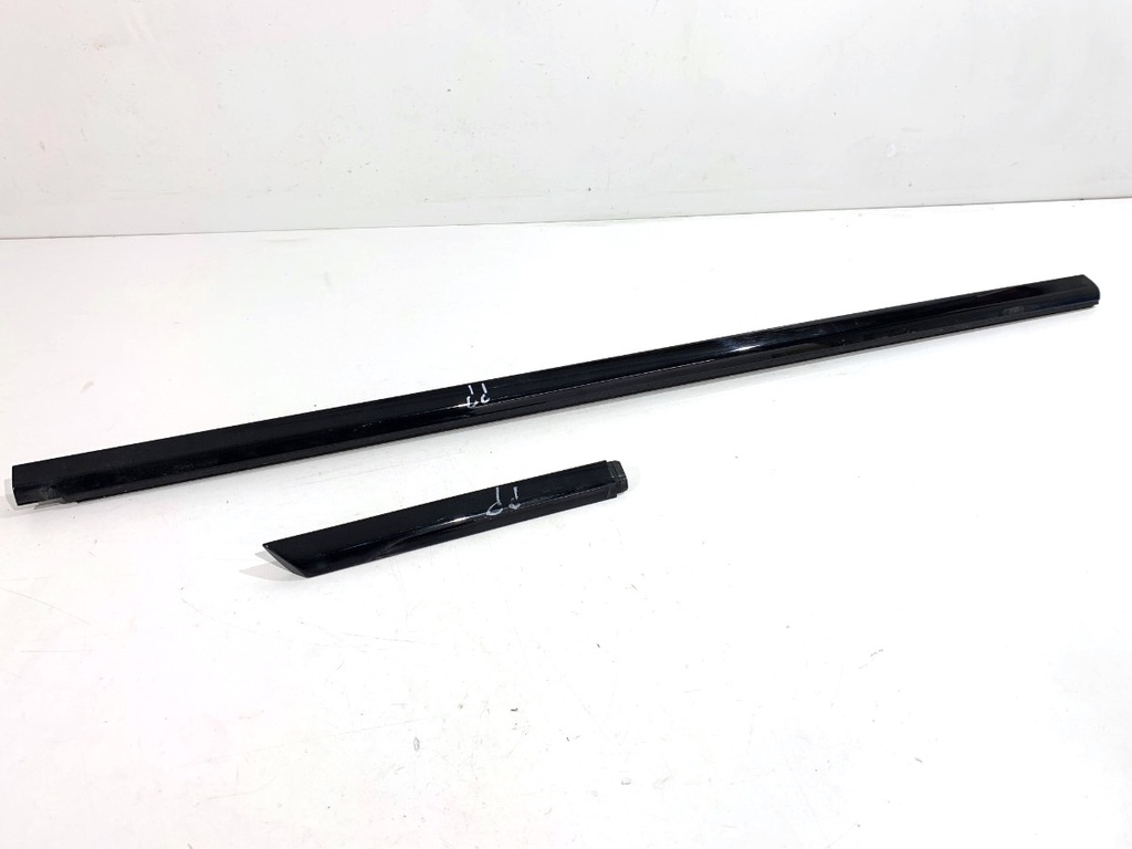 [STARK-824998] Moldura de puerta delantera derecha BMW 2 Gran Coupe (F44)