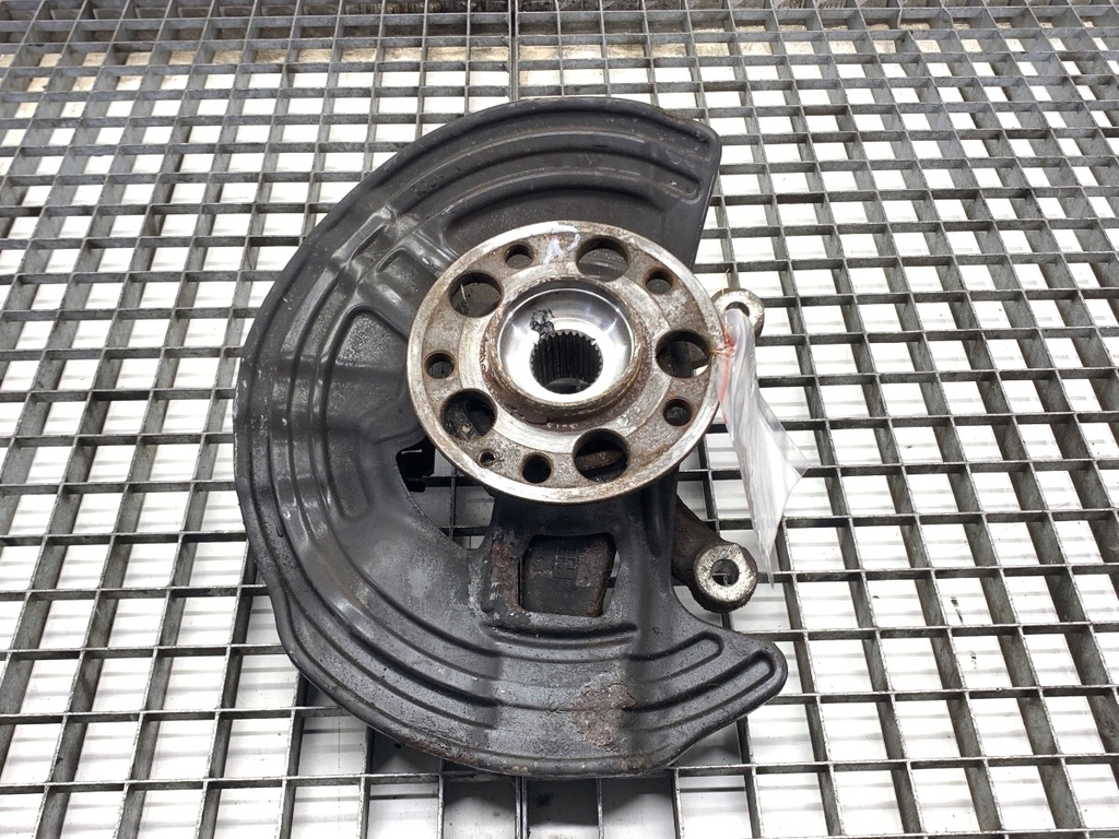 [STARK-879117] Cubo de rueda delantero derecho para Mercedes-Benz Clase A (W176) 2012-2018