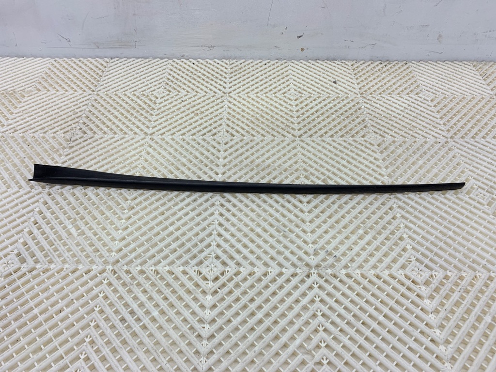 [STARK-784695] Moldura de puerta delantera izquierda VW Golf VII Variant
