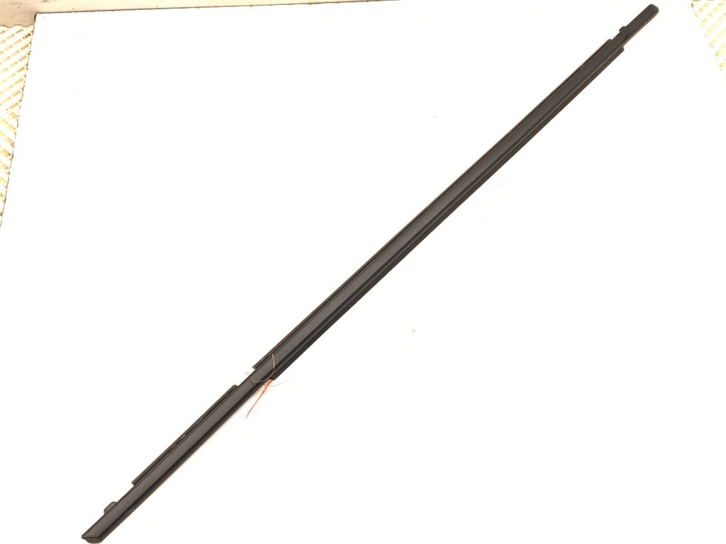 [STARK-829308] Junquillo puerta delantero derecho Lexus LBX