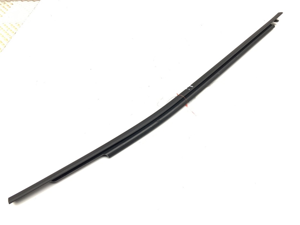 [STARK-829310] Junquillo puerta trasero derecho Lexus LBX