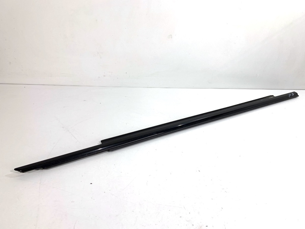 [STARK-833401] Moldura de puerta delantera derecha Audi A7 Sportback