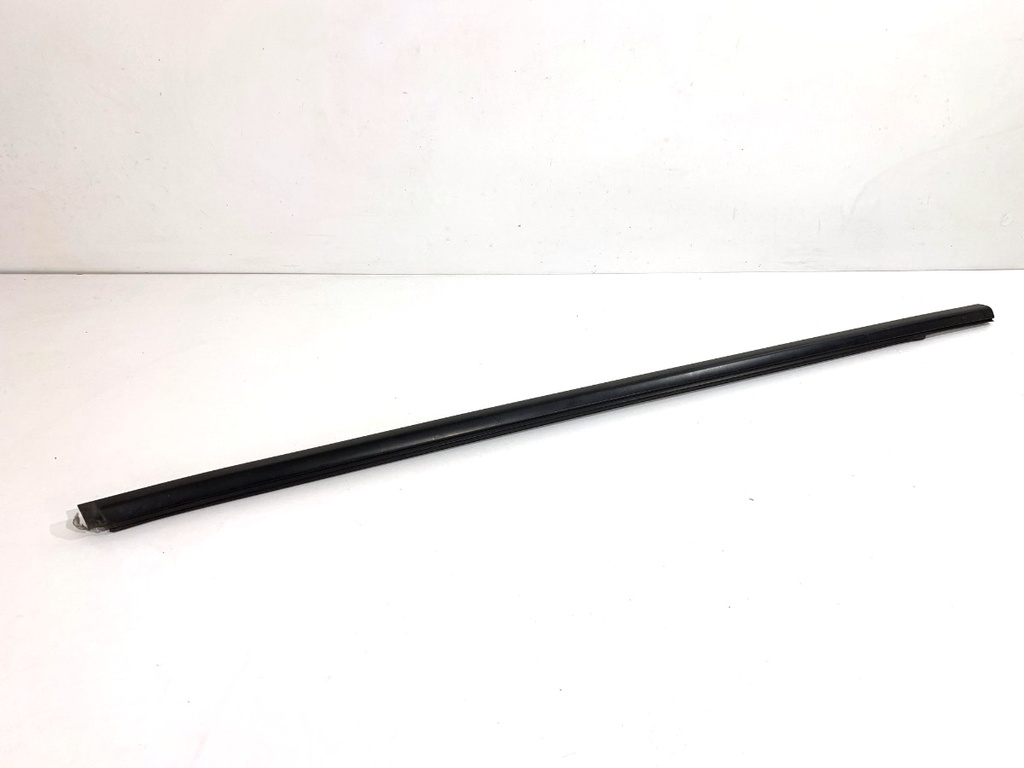 [STARK-842131] Moldura de puerta delantera derecha Hyundai Tucson