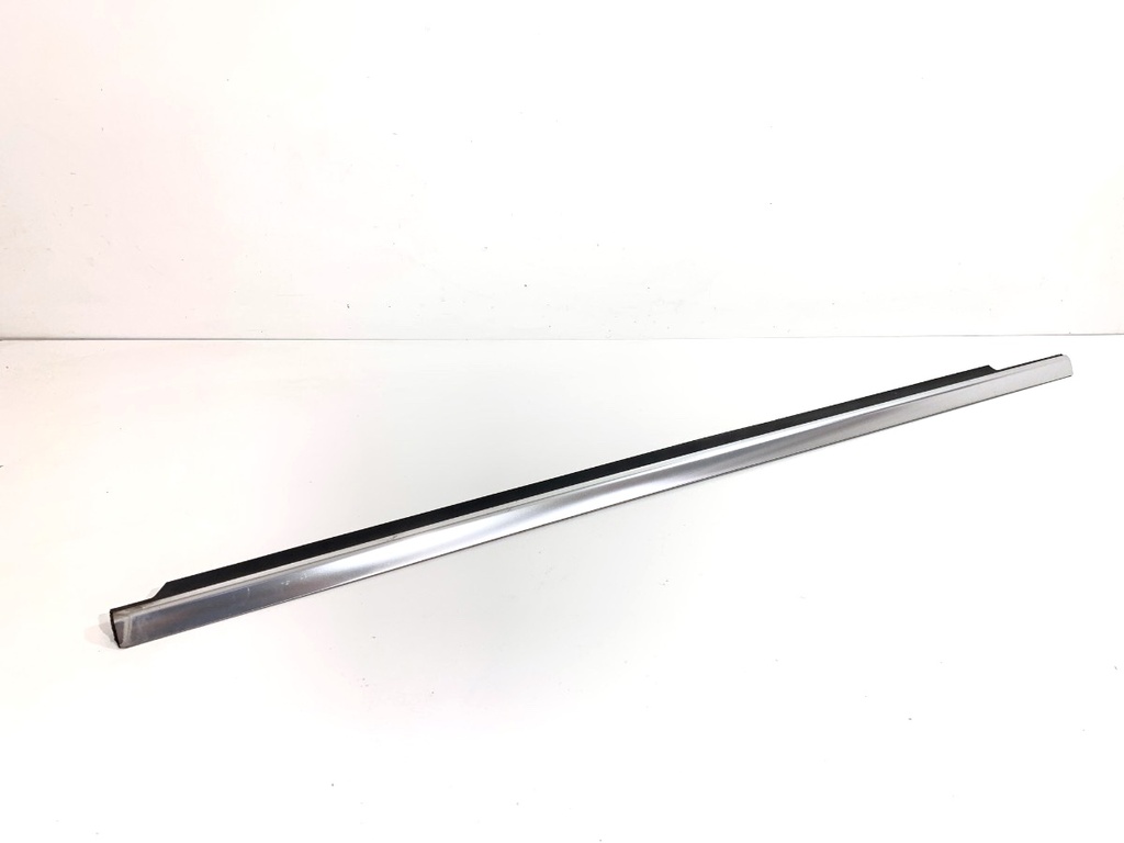 [STARK-846410] Moldura vierteaguas delantera izquierda Mercedes-Benz Clase M (W166)