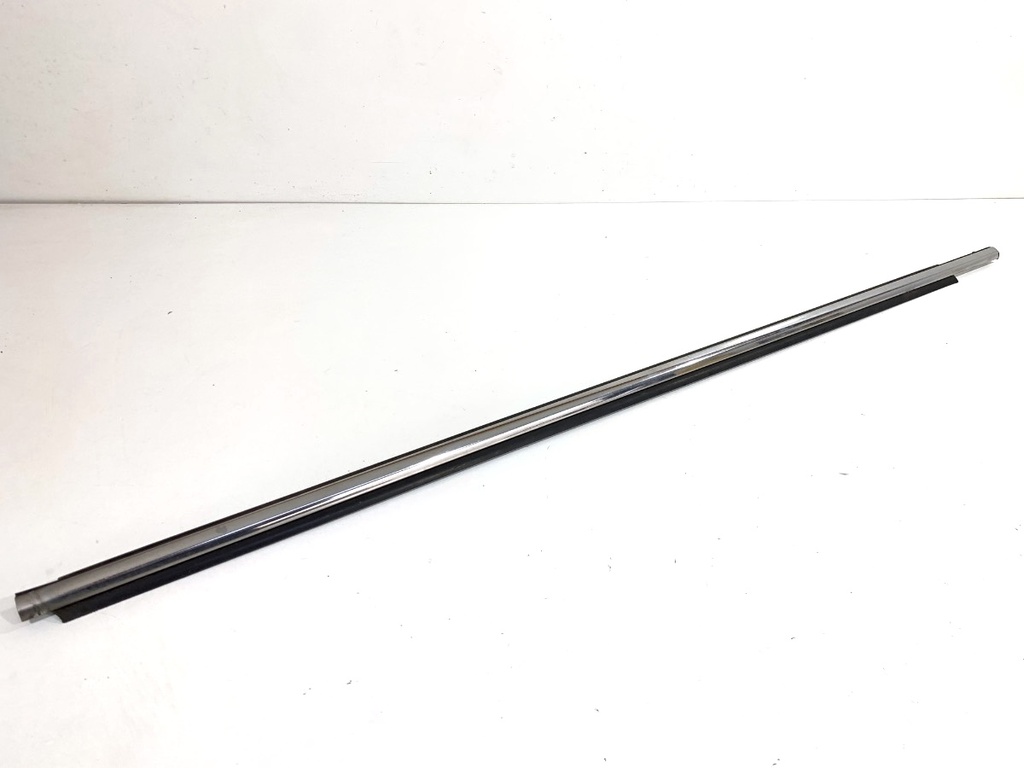 [STARK-854555] Moldura de puerta delantera derecha Toyota Auris E18