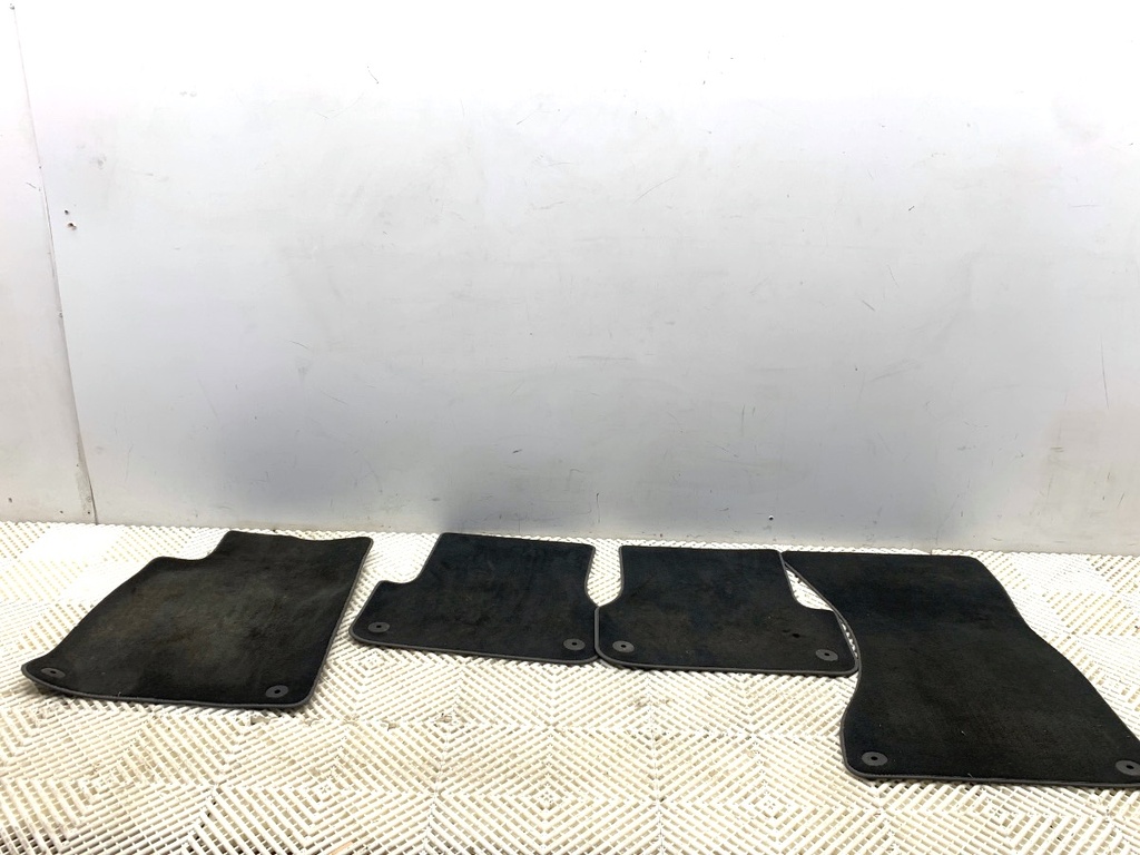 [STARK-900392] Juego de alfombrillas Audi A6 C7 Avant
