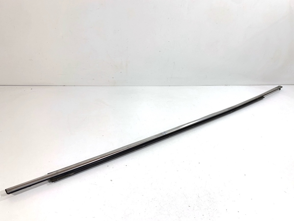 [STARK-920427] Moldura vierteaguas puerta delantera derecha Lexus CT (ZWA10_)