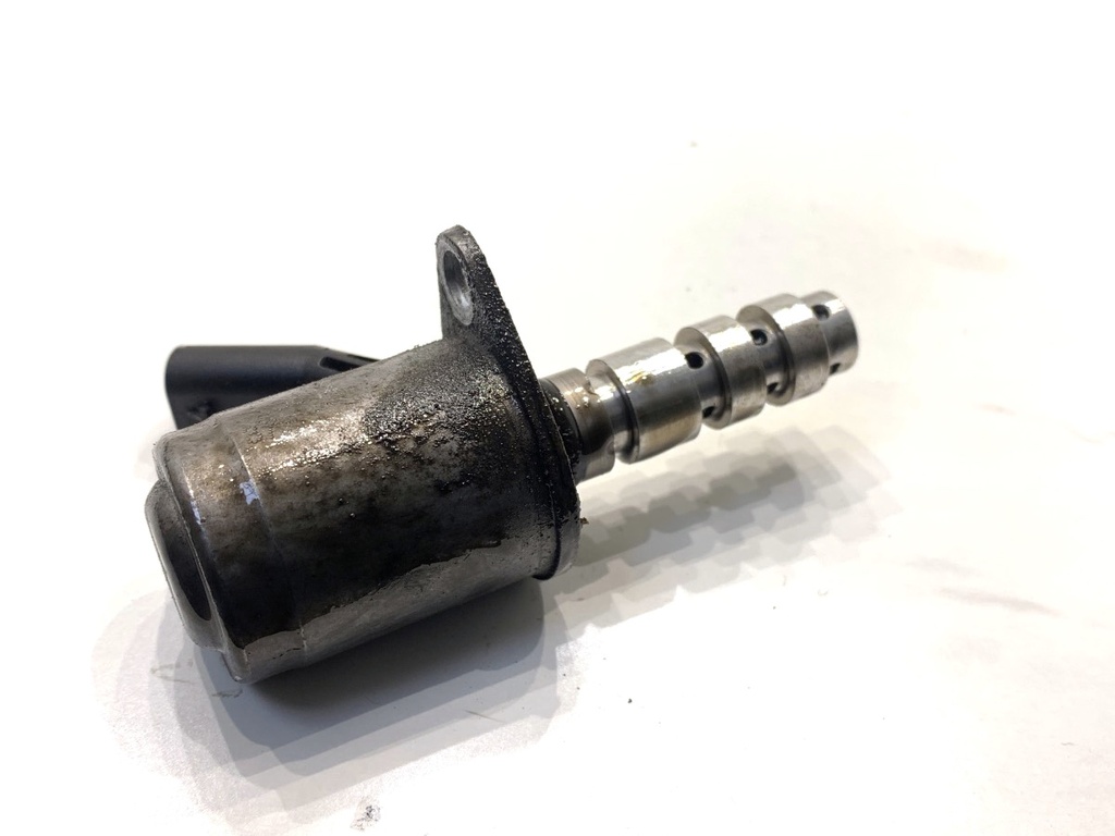 [STARK-834549] Regulador de presión de aceite Audi A3 (8VS, 8VM)