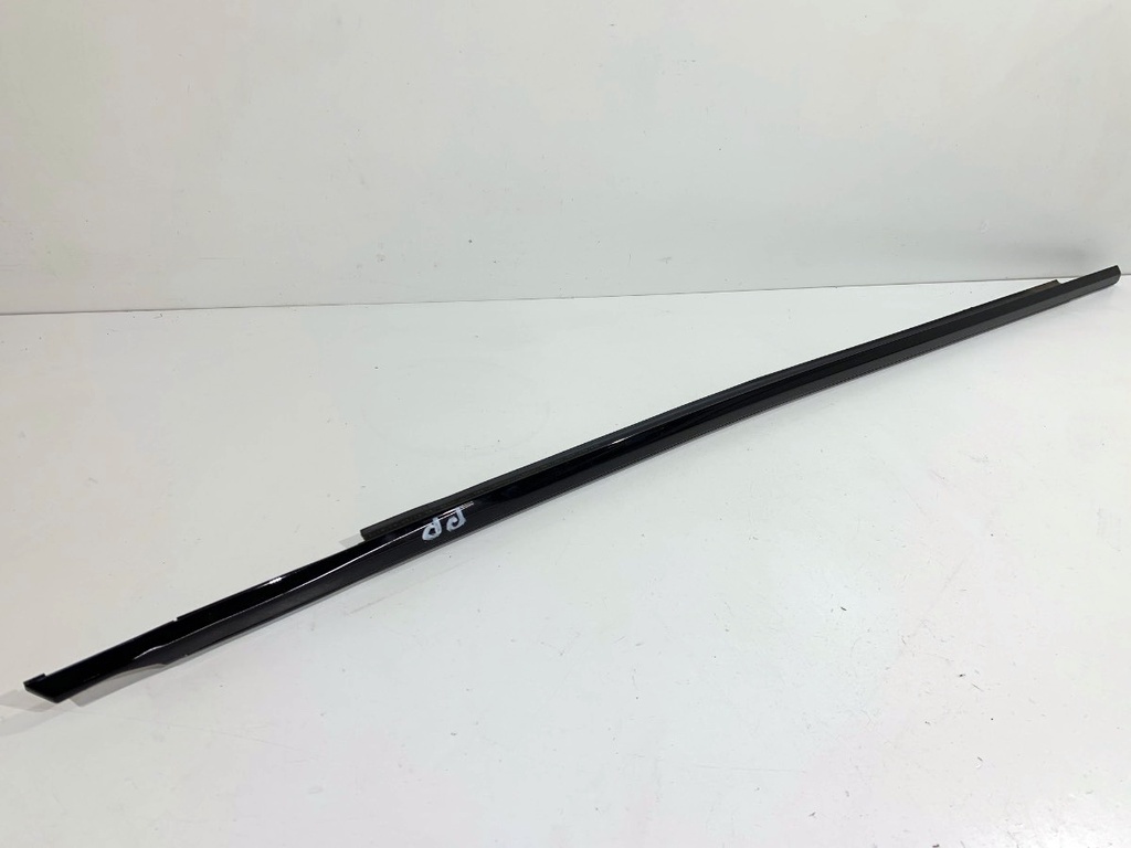 [STARK-835243] Moldura de puerta delantera derecha Audi A6 C8 RS6