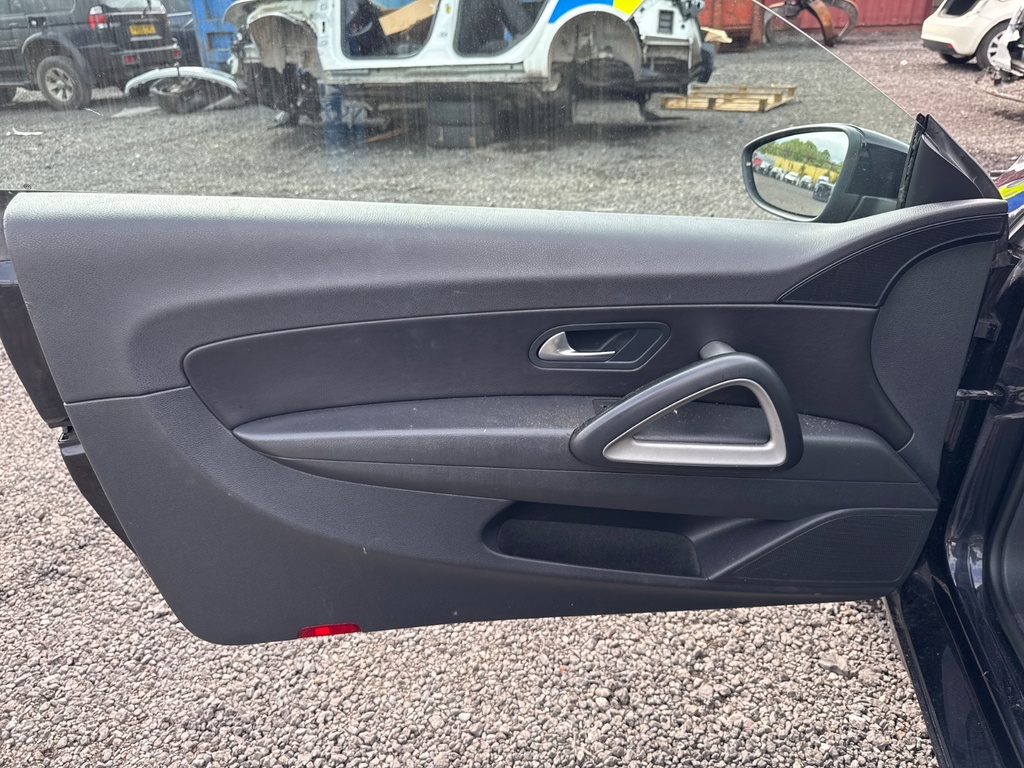 [EPE-103756] Panel interior de puerta delantera izquierda Volkswagen Scirocco III