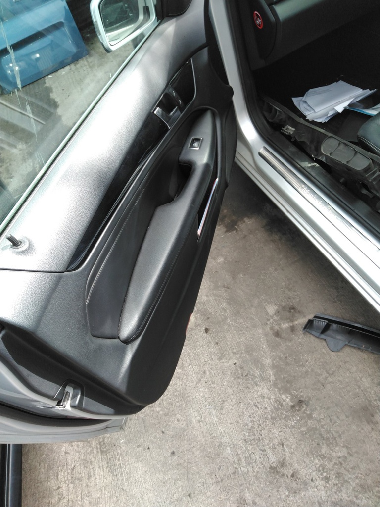 [EPE-127738] Panel de puerta Mercedes-Benz C-Class