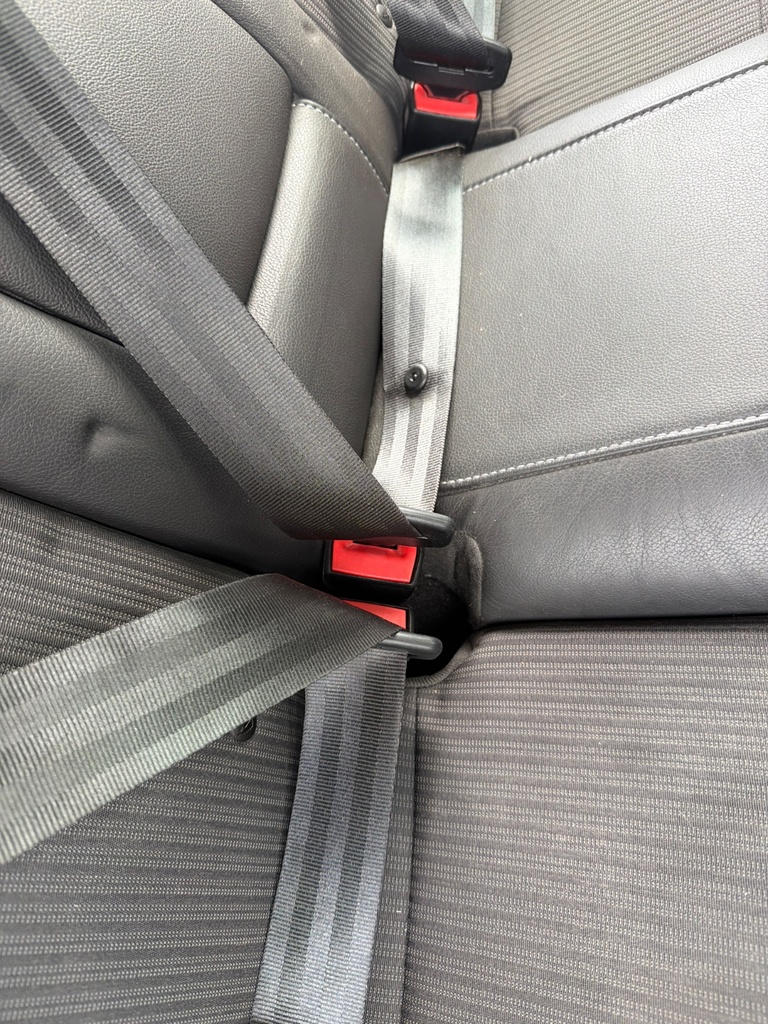 [EPE-126094] Cinturón de seguridad trasero central derecho Ford Focus 2011