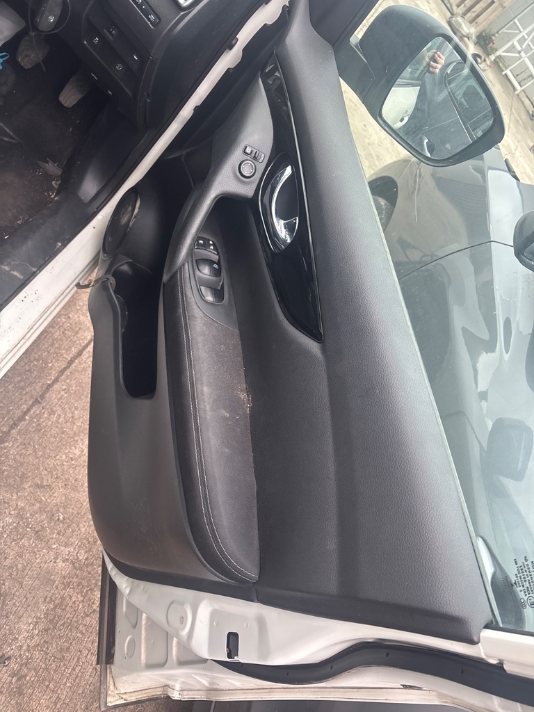 [EPE-126298] Panel interior de puerta delantera derecha Nissan Qashqai